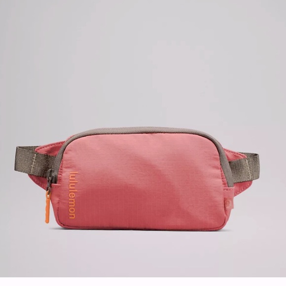 NWT Lululemon Mini belt bag - Picture 1 of 6